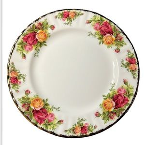 SALAD / DESERT PLATE OLD COUNTRY ROSES ROYAL ALBERT BONE CHINA ENGLAND 1962 VTG